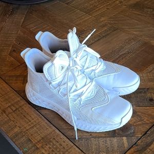 Youth/tween basketball shoes